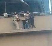 சிறுமியை அசால்ட்டாக காப்பாற்றிய காவலர்..திக் திக் நிமிடங்கள்