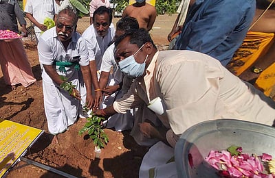 தம்மம்பட்டி சிவன் கோவில் வளாகத்தில் 'சுக்ரீவ மதுவனம்' என்ற 27 நட்சத்திர மரக்கன்றுகள் நடும் விழா