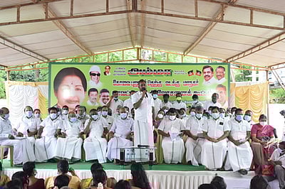 பழிவாங்கும் நடவடிக்கையில் திமுக ஈடுபடுகிறது: எஸ்.பி.வேலுமணி எம்.எல்.ஏ