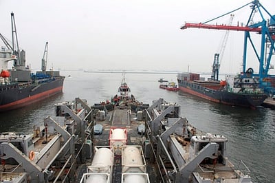 கரோனா நிவாரணப் பொருள்களுடன் இந்தோனேசியா சென்ற ஐஎன்எஸ் ஐராவத்