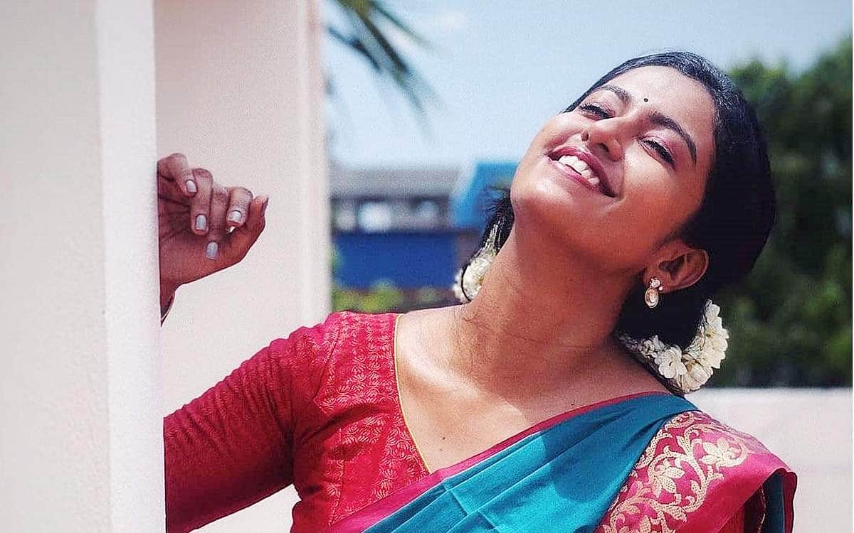 மாடர்ன் மாடல் கண்ணம்மா! - புகைப்படங்கள்