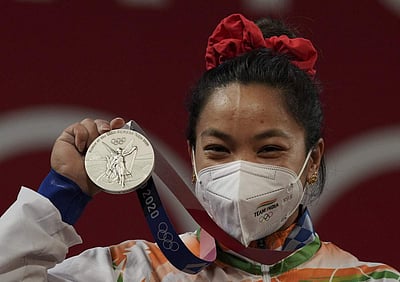 ஒலிம்பிக்கில்  பதக்கம் வென்ற மீராபாய் சானுவிற்கு 2 கோடி பரிசுத்தொகை