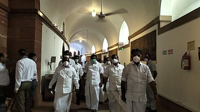 அமித் ஷாவுடன் இபிஎஸ், ஓபிஎஸ் சந்திப்பு