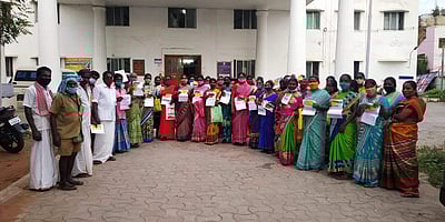 பொங்கலூர்: அடுக்குமாடி குடியிருப்புக்கு மாற்றாக வீட்டுமனைப் பட்டா வழங்கக் கோரிக்கை