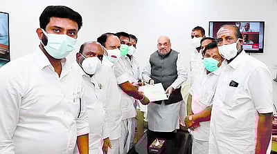 மத்திய அமைச்சர் அமித் ஷாவுடன் ஓபிஎஸ்-இபிஎஸ் சந்திப்பு