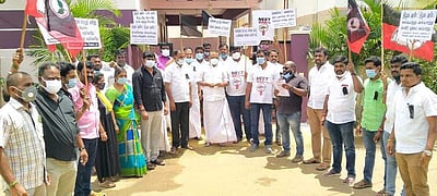 அவிநாசியில் முன்னாள் சட்டப்பேரவைத் தலைவர் ப.தனபால் தலைமையில் ஆர்ப்பாட்டம்