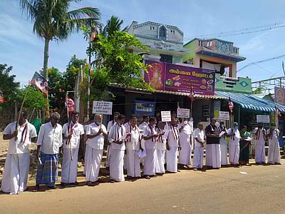 கீழையூர்: அதிமுக சார்பில் கண்டன ஆர்ப்பாட்டம்