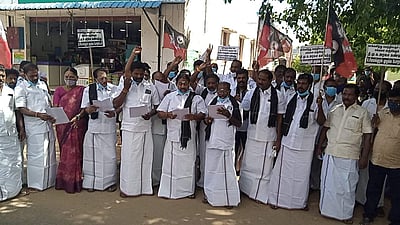 உசிலம்பட்டியில் எம்எல்ஏ தலைமையில் ஆர்ப்பாட்டம்