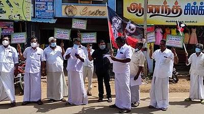 சீர்காழி பகுதியில் பல்வேறு இடங்களில் அதிமுகவினர் ஆர்ப்பாட்டம்