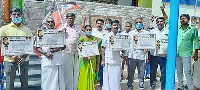 ஸ்ரீவில்லிபுத்தூர்: தேர்தல் வாக்குறுதிகளை நிறைவேற்றக்கோரி அதிமுகவினர் ஆர்ப்பாட்டம்