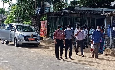 வேதாரண்யம் அருகே மீண்டும் தலைதூக்கும் கரோனா தொற்று: ஆட்சியர் திடீர் ஆய்வு