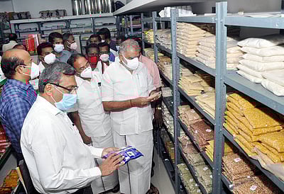 கூட்டுறவு சங்கங்கள் அனைத்துவித கடன் வழங்கும் பல்நோக்கு பணி மையமாக மாற்றப்படும்