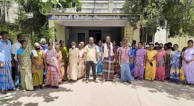 மேல்நிலை நீா்த்தேக்கத் தொட்டி அமைக்க வலியுறுத்தி முற்றுகை