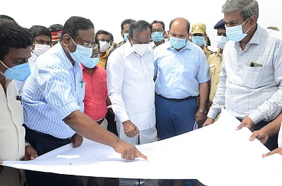 ஈரோட்டில் 35 கோடி ரூபாய் மதிப்பீட்டில்  82 புதிய திட்டங்கள்: அமைச்சர் ஆய்வு