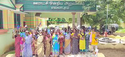 ஊத்துக்கோட்டை அருகே 100 நாள் வேலை: போராட்டத்தில் ஈடுபட்ட கிராம மக்கள்