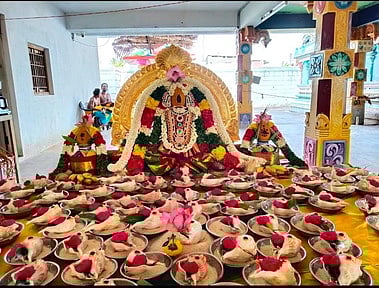 நன்செய் இடையாறு மாரியம்மனுக்கு 108 சங்காபிஷேகம்