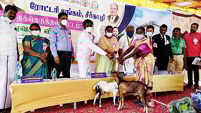 மக்களுக்கும் ஆட்சிக்கும் பாலமாக செயல்படுகிறது ரோட்டரி சங்கம்: மாவட்ட ஆட்சியா் பேச்சு