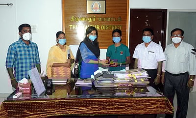 கையடக்கக் கணினி மையக் கருவி உருவாக்கிய மாணவருக்குப் பாராட்டு