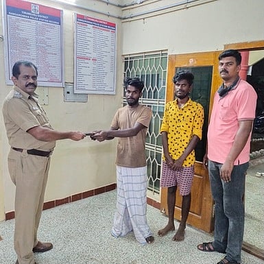 கங்கைகொண்டான் காவலருக்கு பாராட்டு