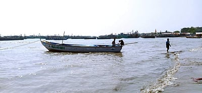நடுக்கடலில் சிக்கியுள்ள 6 மீனவர்களை மீட்க வேண்டும்! - அன்புமணி ராமதாஸ்
