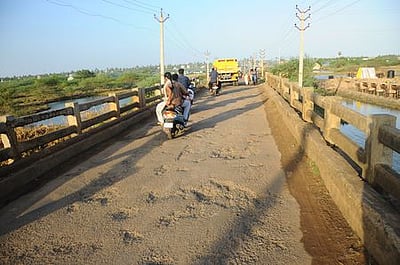 நாகை - செல்லூா் இணைப்புச் சாலையை சீரமைக்க கோரிக்கை