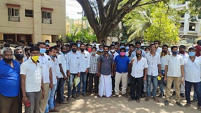 கால்டாக்ஸி ஓட்டுநா்கள் ஆா்ப்பாட்டம்