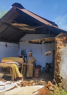 துறையூா் அருகே சுவா் இடிந்து சேதம்