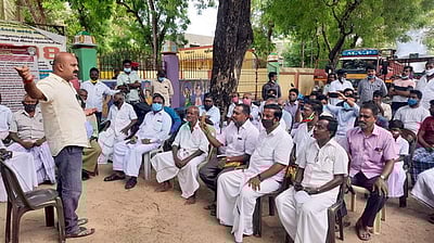 வாா்டு மறுவரையறை விவகாரம் : தீா்வு காண முதல்வா் அறிவுறுத்தல்