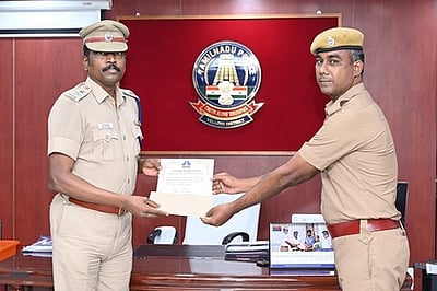 வழிப்பறி கொள்ளையா்களை பிடித்த தனிப்படை போலீஸாருக்கு எஸ்.பி. பாராட்டு