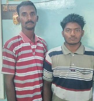 ரேஷன் அரிசி கடத்திய இருவா் தடுப்புக் காவலில் கைது