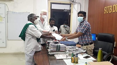 58 கிராம பாசன கால்வாயில் தண்ணீர் திறக்கக் கோரி கோட்டாட்சியரிடம் மனு