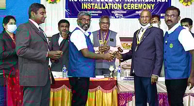 கவுந்தப்பாடி ரோட்டரி சங்கநிா்வாகிகள் பதவியேற்பு