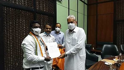 கூடுதலாக தூண்டில் வளைவு அமைக்க வேண்டும்: மத்திய அமைச்சரிடம் விஜய் வசந்த் எம்.பி. வலியுறுத்தல்