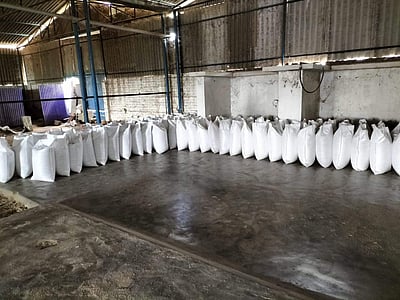 மானாமதுரையில் 140 ரேஷன் அரிசி மூட்டைகள் பறிமுதல்