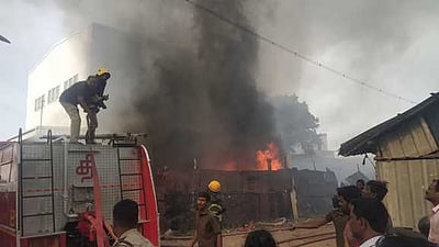 மெத்தைக் கிடங்கில் தீ விபத்து