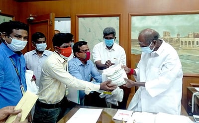 விவசாயிகளுக்கான தொழில்நுட்பம், பயிற்சியை மேம்படுத்த புதுவை முதல்வா் அறிவுறுத்தல்