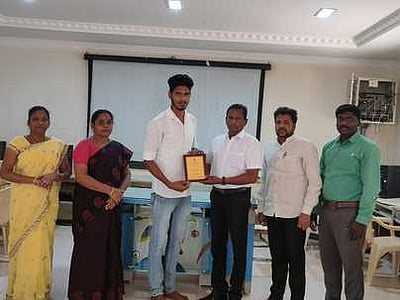 பட்டுக்கோட்டை பாலிடெக்னிக் மாணவருக்கு விருது