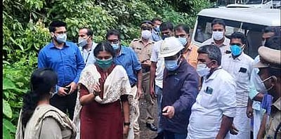 சாலக்குடி - வால்பாறை இடை யே போக்குவரத்து துண்டிப்பு: திருச்சூா் மாவட்ட ஆட்சியா் ஆய்வு