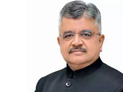 சுவேந்து அதிகாரியை சந்திக்கவில்லை: சொலிசிட்டா் ஜெனரல் துஷாா் மேத்தா