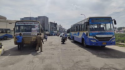 திருப்பூரில் 55 நாள்களுக்கு பிறகு அரசுப் பேருந்துகள் இயக்கம்: வழிபாட்டுத் தலங்களும் திறப்பு
