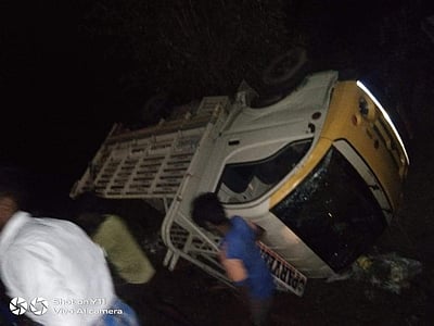 பெண் அழைக்க சென்ற போது பரிதாபம்: துறையூர் அருகே சுமையேற்றும் வாகனம் கவிழந்து ஒருவர் உயிரிழப்பு