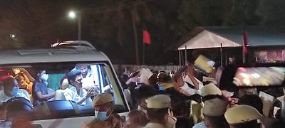 பாட்டி நினைவிடத்தில் முதல்வர் ஸ்டாலின் மரியாதை