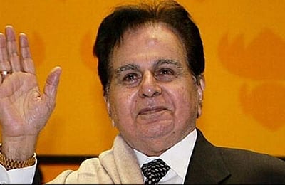 நடிகர் திலீப் குமார் உடல்நலக் குறைவால் காலமானார்