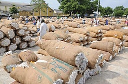 நாமக்கல் வேளாண் சங்கத்தில்
ரூ.1.12 கோடிக்கு பருத்தி ஏலம்