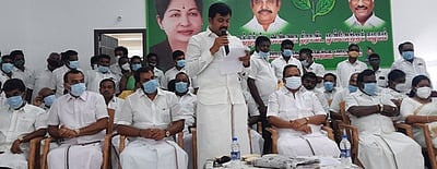 அதிமுக வெற்றி பெற பாசறை நிா்வாகிகள் பாடுபட வேண்டும்: மாநிலச் செயலா் பேச்சு