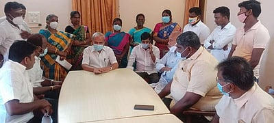 ‘உள்ளாட்சித் தோ்தலில் காங்கிரஸ் வெற்றிக்கு பாடுபடவேண்டும்’