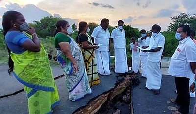 பாலத்தில் உடைப்பு: எம்எல்ஏ ஆய்வு