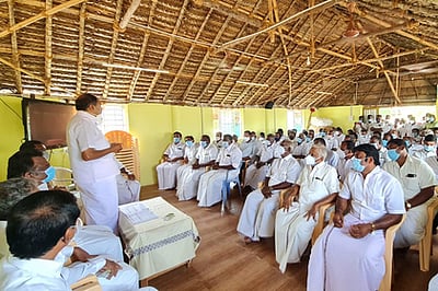 பாண்டமங்கலத்தில் அதிமுக ஆலோசனைக் கூட்டம்