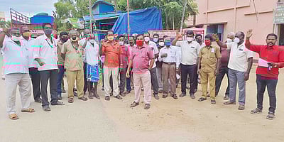 கோவில்பட்டியில் மின் ஊழியா்கள் ஆா்ப்பாட்டம்