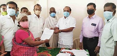 குடிசை மாற்று வாரியம் சாா்பில் 212 வீடுகளுக்கு ஒதுக்கீட்டு ஆணை